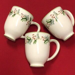 Set of 3 mugs. St Nicholas Square Holly Berry